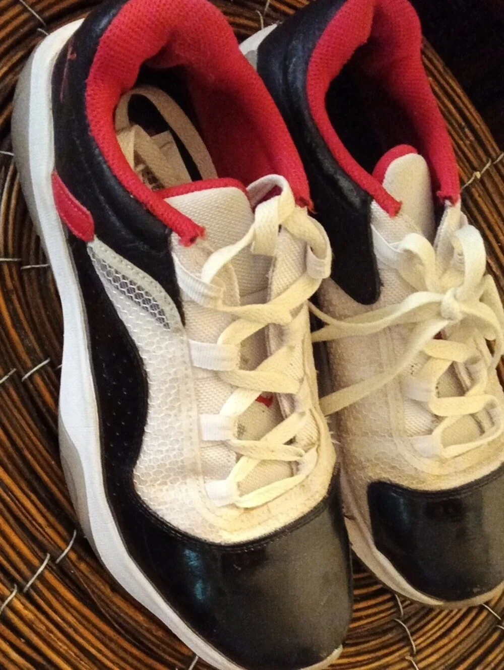 Mens Air Jordan 11 CMFT Low White, Black & Red Athletic Sneakers Size 8.5
